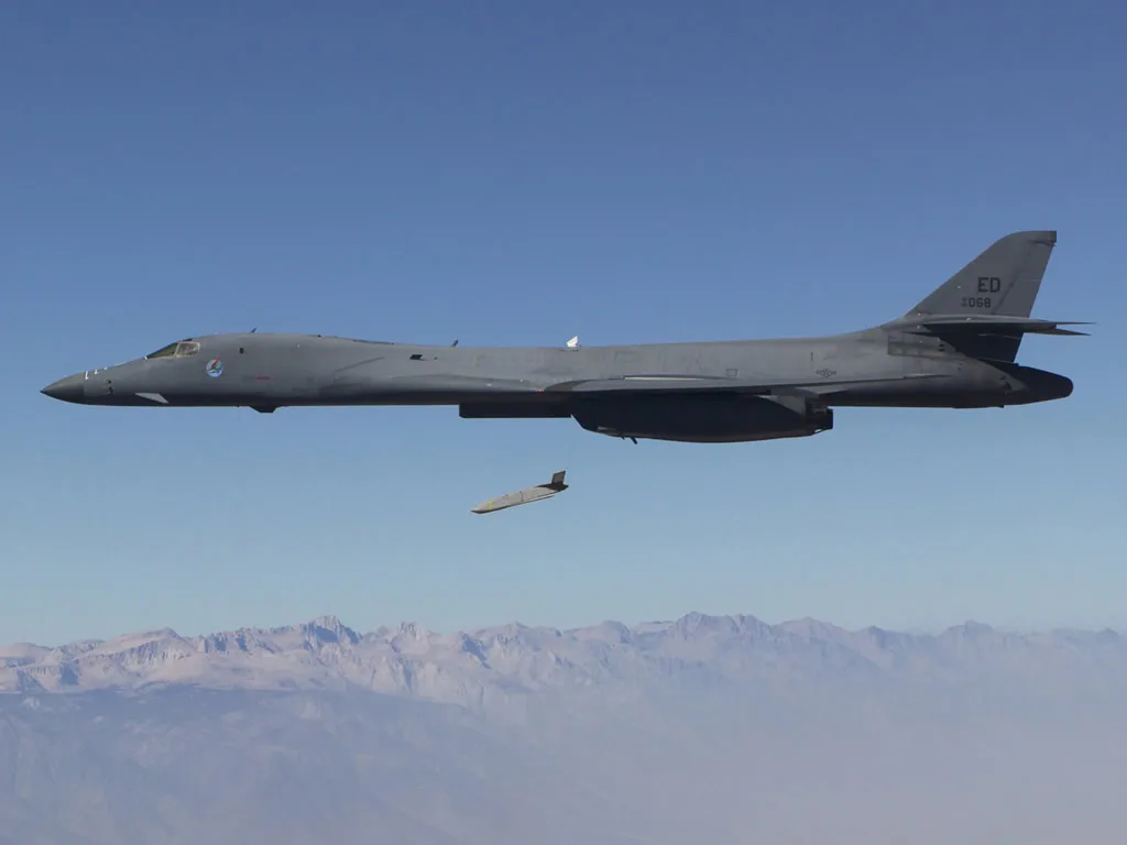 AGM-158C LRASM, Air-launched stealth anti-ship cruise missile, Munitions