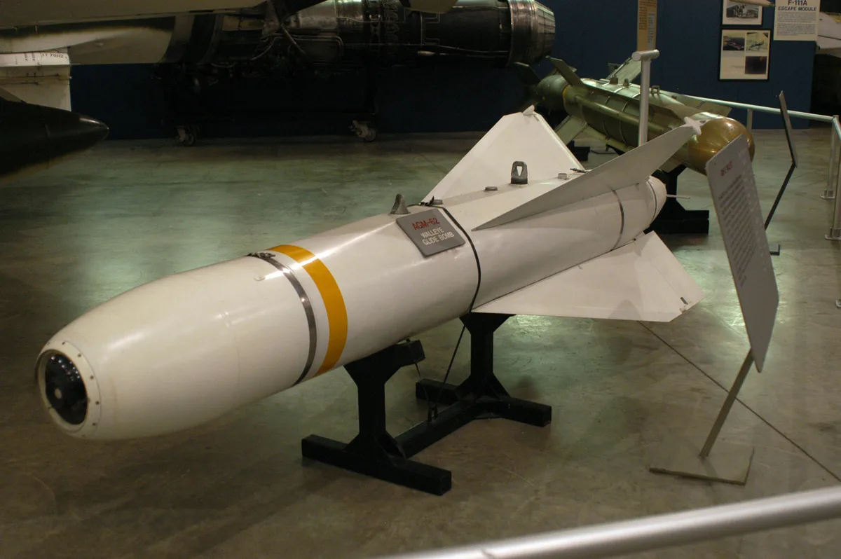 AGM-62 Walleye, TV-guided glide bomb family, Munitions