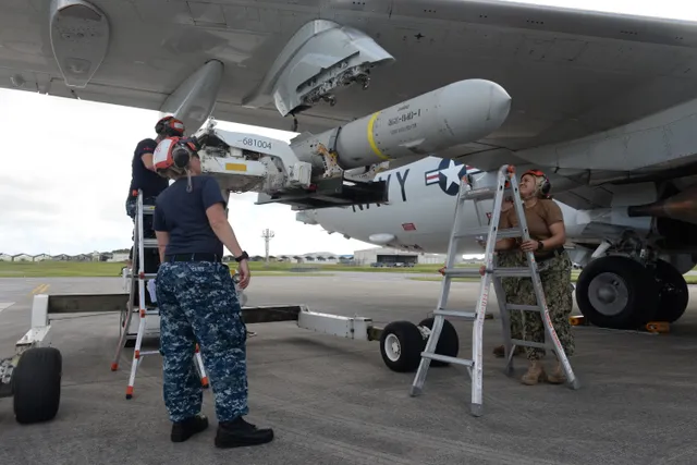 AGM-84D Harpoon, Air-launched anti-ship cruise missile, Munitions - view 1