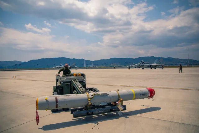 AGM-84D Harpoon, Air-launched anti-ship cruise missile, Munitions - view 2