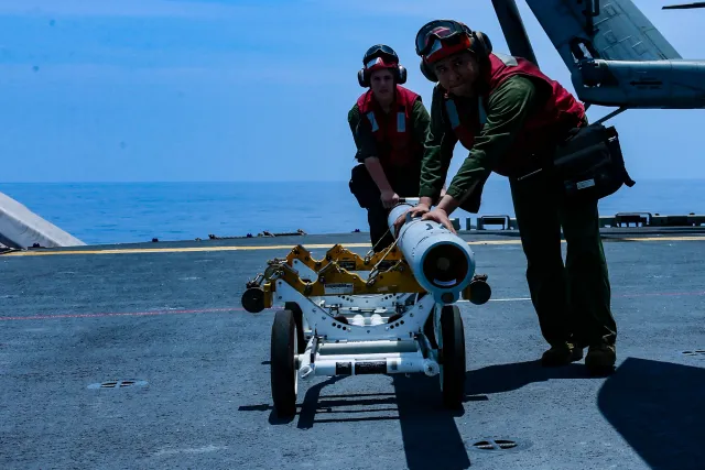 AIM-120 AMRAAM, Beyond-visual-range air-to-air missile, Munitions - view 3