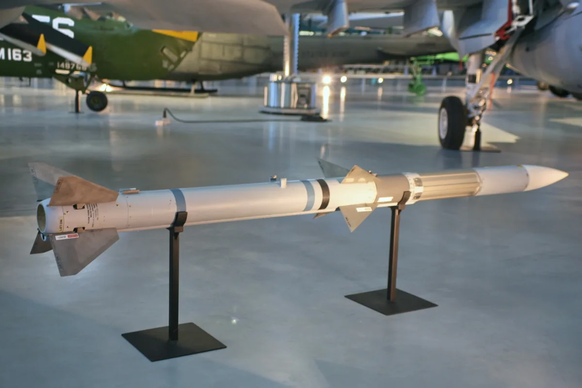 AIM-120 AMRAAM, Air-to-air missile, Munitions