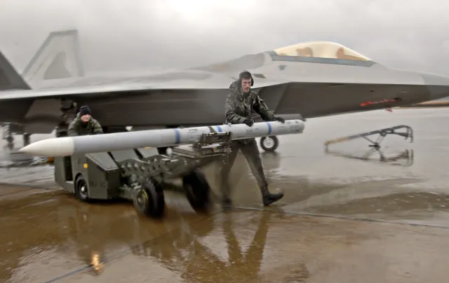 AIM-120B AMRAAM air-to-air missile, Beyond-visual-range air-to-air missile, Munitions - view 1