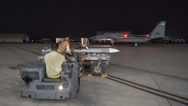 AIM-120D AMRAAM air-to-air missile, Beyond-visual-range air-to-air missile, Munitions - view 1