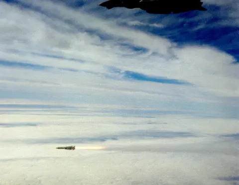AIM-54 Phoenix missile, Air-to-air missile, Munitions