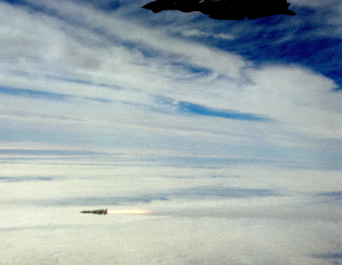 AIM-54 Phoenix missile, Air-to-air missile, Munitions