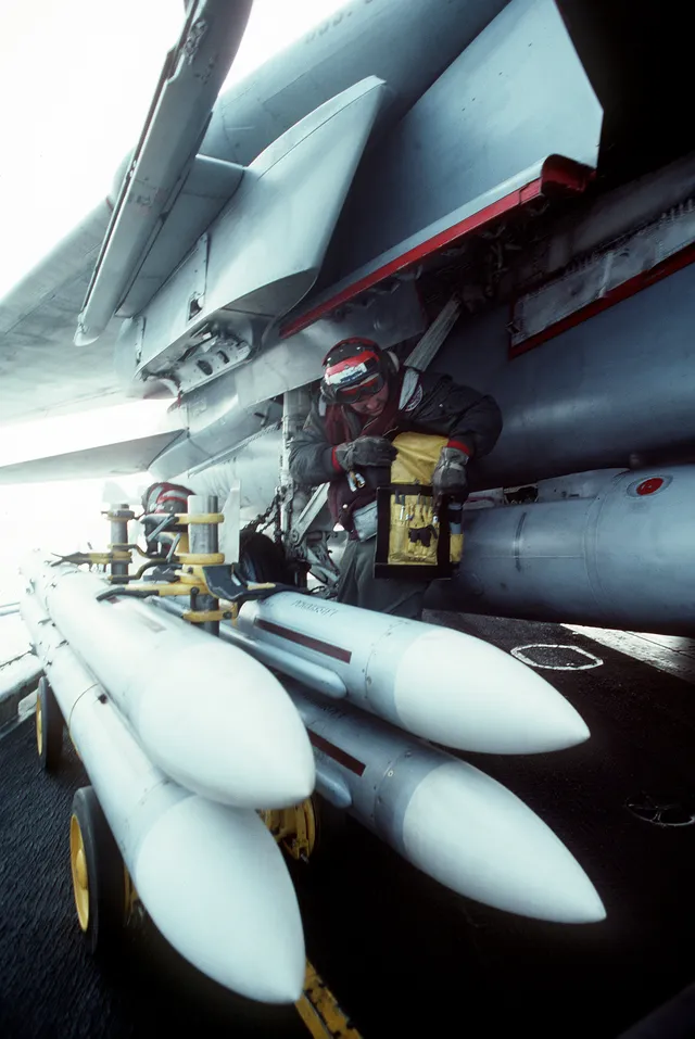 AIM-7 Sparrow missile, Air-to-air missile, Munitions - view 1