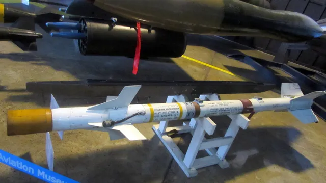 AIM-9P4 Sidewinder missile, Short-range air-to-air missile, Munitions - view 1
