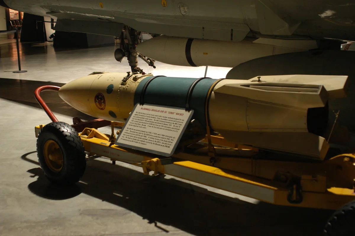 AIR-2A Genie rocket, Nuclear air-to-air rocket, Munitions