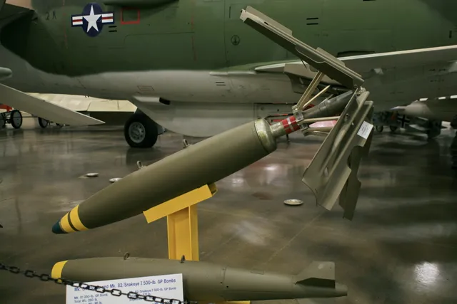 Air-dropped bombs, Aircraft-delivered general-purpose bomb class, Munitions - view 3
