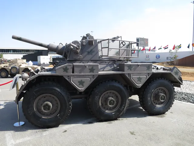 Alvis Saladin, 6x6 armored reconnaissance car, Armored Vehicles - view 3