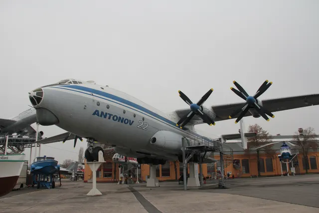 An-22, Heavy turboprop military transport aircraft, Support Equipment - view 2
