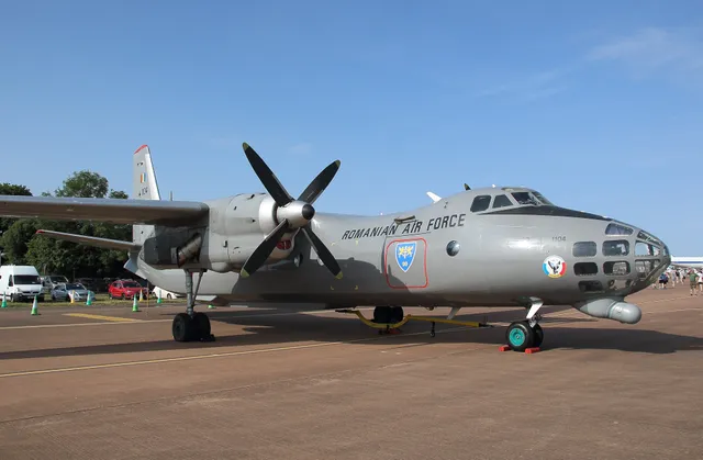 An-30, Twin-engine aerial survey and reconnaissance aircraft, Support Equipment - view 1