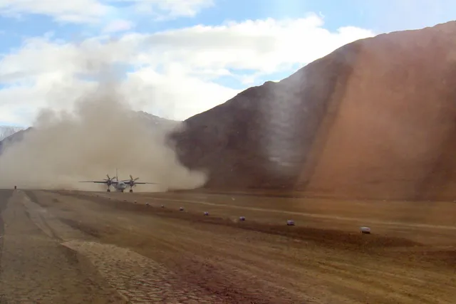 An-32, Twin-engine tactical transport aircraft, Support Equipment - view 1