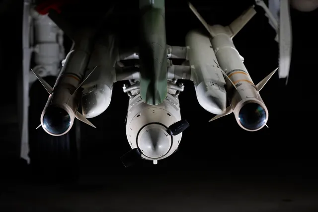 AN/ALQ-87 electronic countermeasures pod, Electronic countermeasures pod, Electronic Warfare - view 1