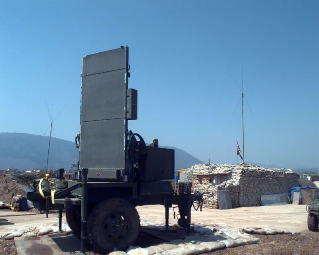 AN/TPQ-36 Firefinder radar, Mobile weapon-locating counterfire radar, Electronic Warfare - view 1