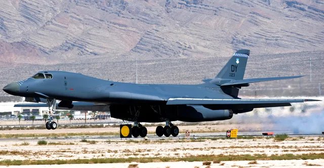 B-1B Lancer, Long-range, multi-role supersonic bomber, Aircraft & UAVs - view 2