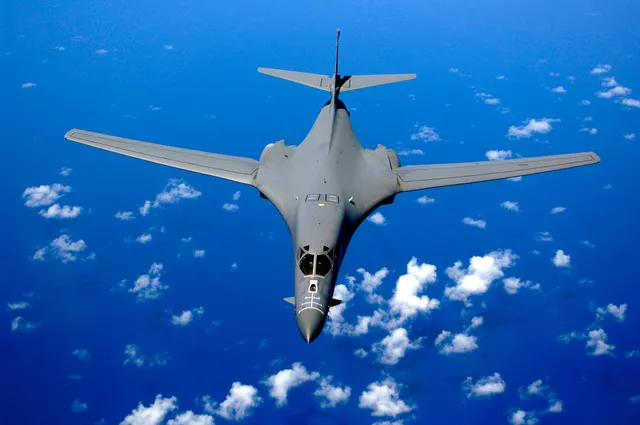 B-1B Lancer, Long-range, multi-role supersonic bomber, Aircraft & UAVs - view 1