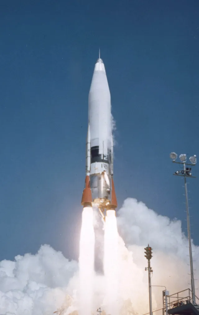 Ballistic missile, Ballistic missile, Artillery - view 3