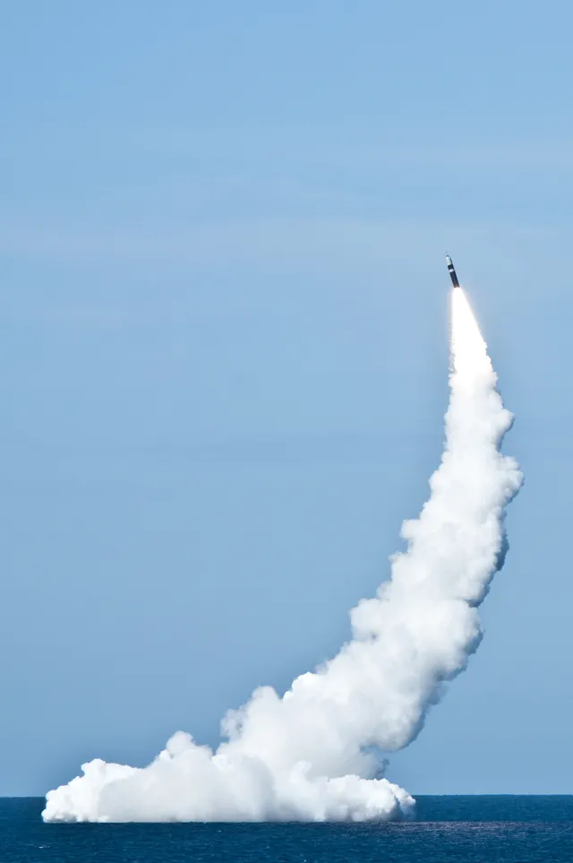 Ballistic missile, Ballistic missile, Artillery - view 3