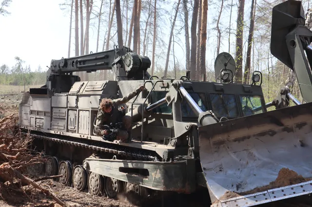 BAT-2, Tracked combat engineering route-clearance vehicle, Support Equipment - view 1