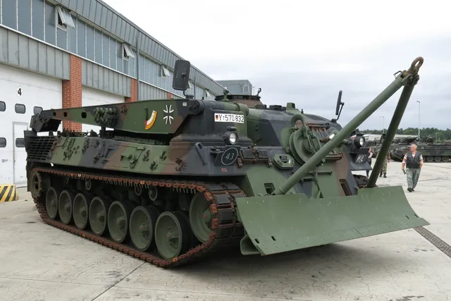 Bergepanzer 2, Armoured recovery vehicle, Support Equipment - view 1