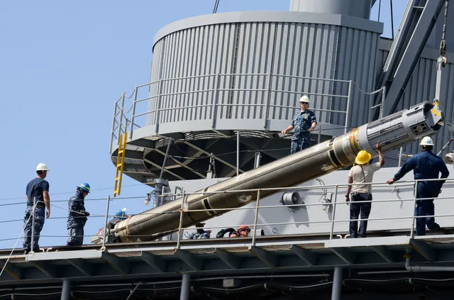 BGM-109 Tomahawk Land Attack Missile, Ship- and submarine-launched land-attack cruise missile, Munitions - view 2