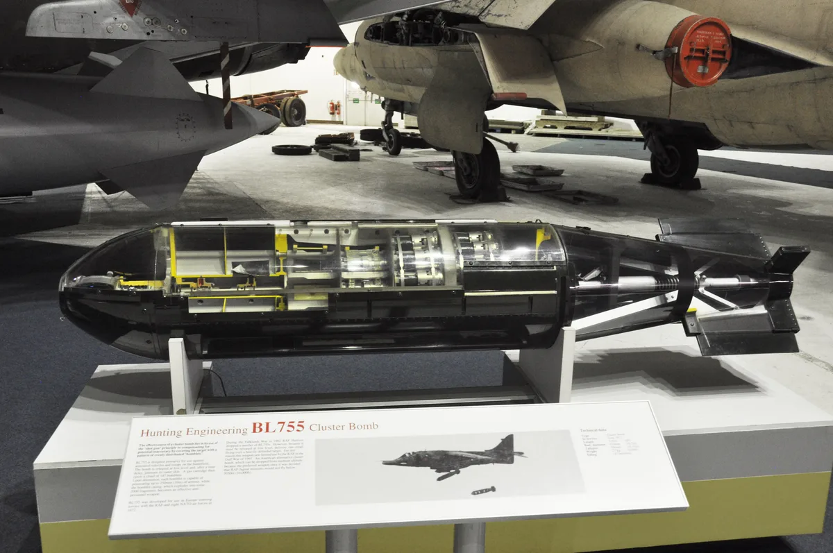 BL-755 cluster bomb, Air-dropped anti-armor cluster bomb, Munitions