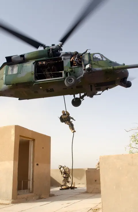 Black Hawk helicopter, Medium-lift military utility helicopter family, Aircraft & UAVs
