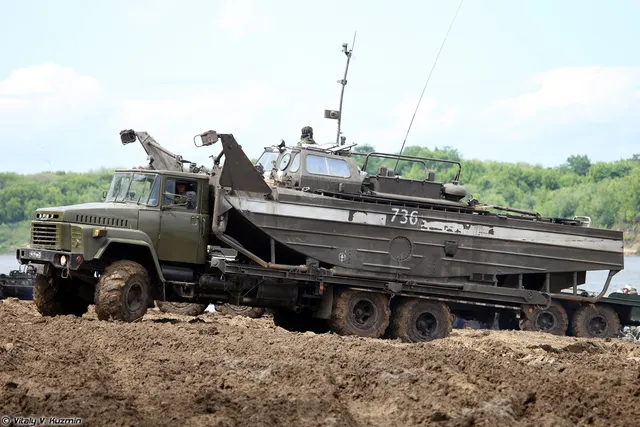 BMK-460, Towing motor boat for pontoon-bridge units, Support Equipment - view 1