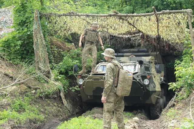 BMM-4S, Armored medical evacuation vehicle, Support Equipment - view 2