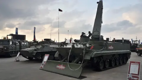 BREM-L, Tracked armored repair and recovery vehicle, Support Equipment