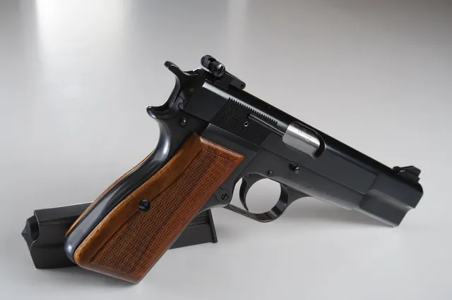 Browning Hi-Power pistol, Semi-automatic pistol, Infantry Weapons - view 1