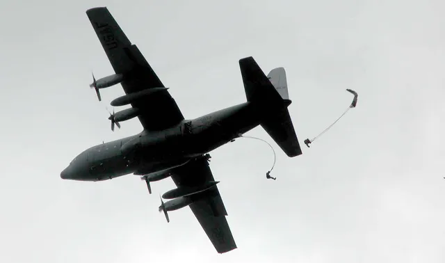 C-130 Hercules, Tactical airlift transport aircraft, Aircraft & UAVs - view 1