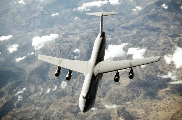 C-5 Galaxy, Strategic airlifter / transport aircraft family, Aircraft & UAVs - view 1