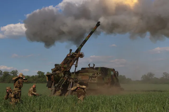 Ukrainian artillerymen using a French-supplied CAESAR howitzer in May 2022