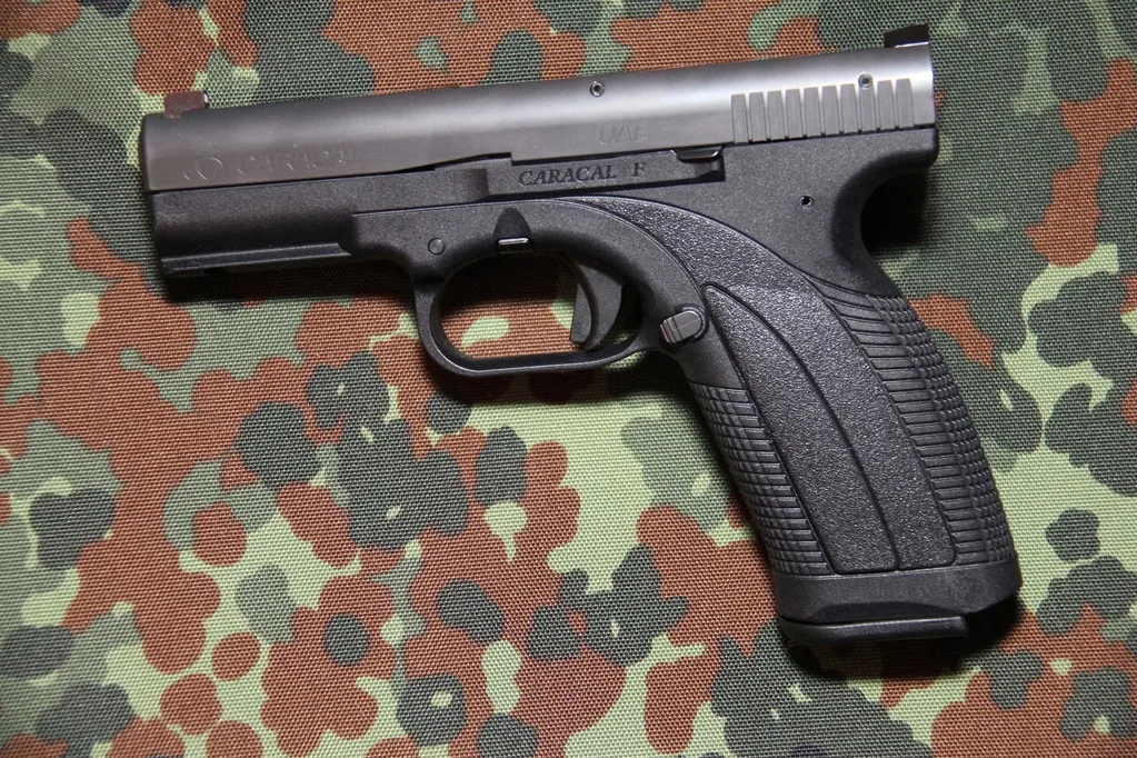 Caracal pistol, Semi-automatic service pistol, Infantry Weapons