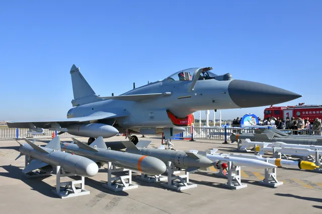 Chengdu J-10C, Single-engine multirole fighter aircraft, Aircraft & UAVs - view 2