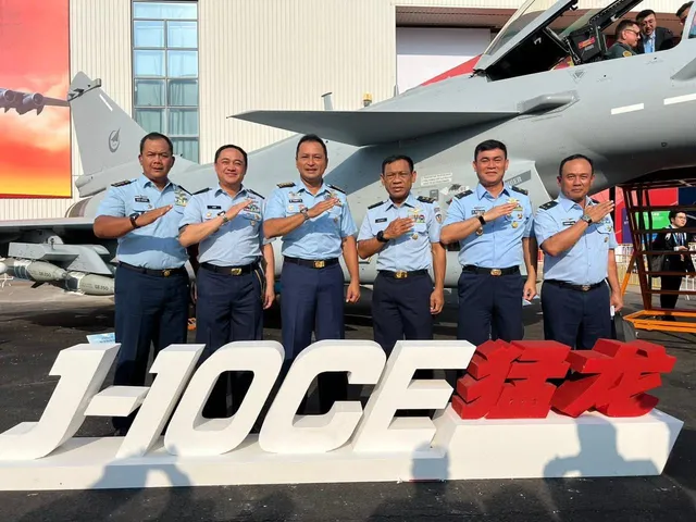 Chengdu J-10C, Single-engine multirole fighter aircraft, Aircraft & UAVs - view 4