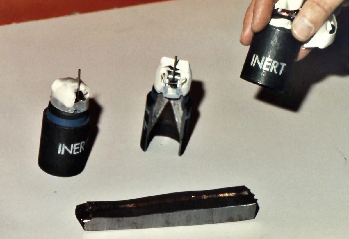 Cluster munition, Area-effect bomb or rocket payload, Munitions