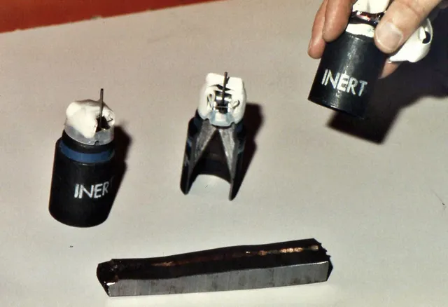 Cluster munition, Area-effect bomb or rocket payload, Munitions - view 1