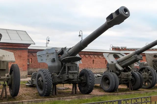 D-20, 152 mm towed gun-howitzer, Artillery - view 1