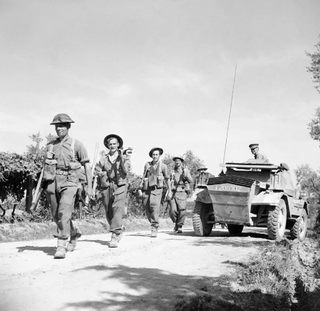Daimler Dingo scout car, 4x4 armored scout car, Armored Vehicles - view 1