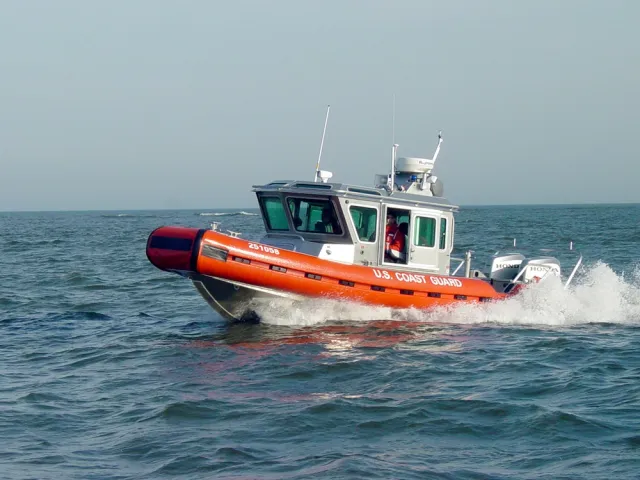 Defender-class boat, Response boat-small patrol craft, Naval Systems - view 1