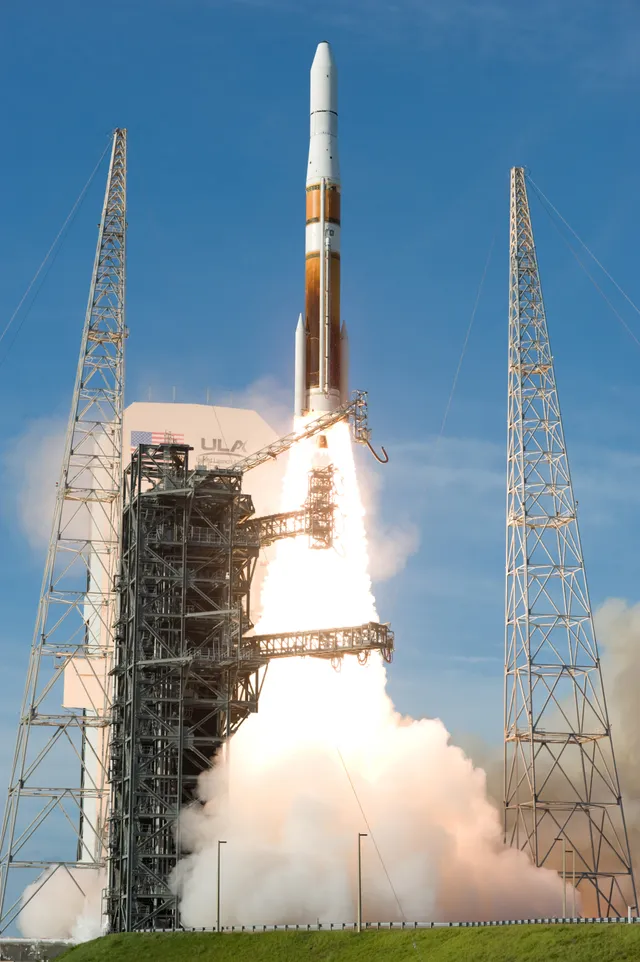Delta IV Medium+ (4,2), Medium-lift orbital launch vehicle, Support Equipment - view 1