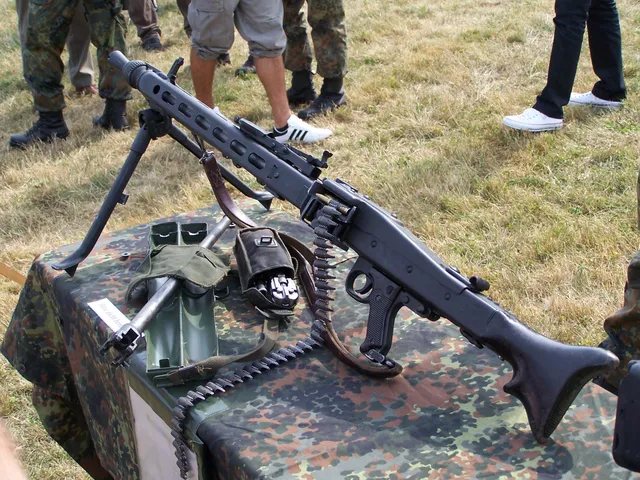 DM1 ammunition belt, German non-disintegrating metallic link ammunition belt, Support Equipment - view 1