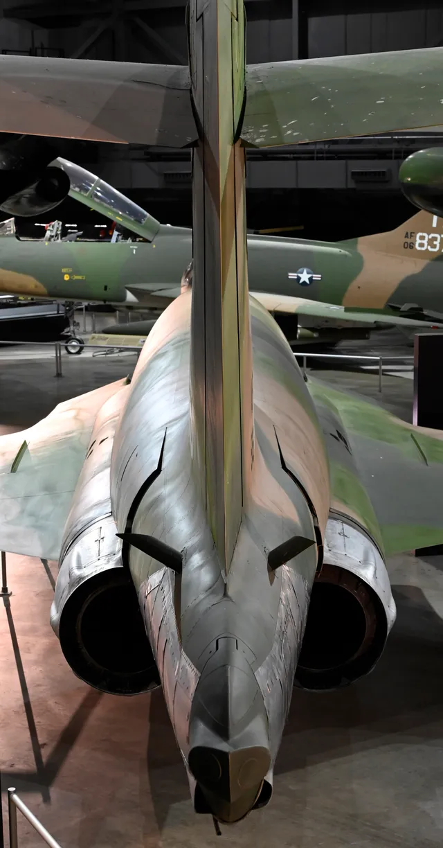 F-101 Voodoo, Supersonic fighter, interceptor, and reconnaissance aircraft, Aircraft & UAVs - view 4