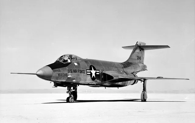 F-101 Voodoo, Supersonic fighter, interceptor, and reconnaissance aircraft, Aircraft & UAVs - view 3