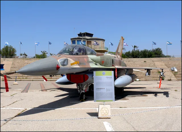 F-16I Sufa, Two-seat multirole strike fighter, Aircraft & UAVs - view 1