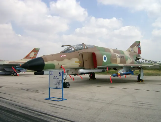 F-4 Phantom II, Twin-engine, two-seat supersonic fighter-bomber, Aircraft & UAVs - view 1